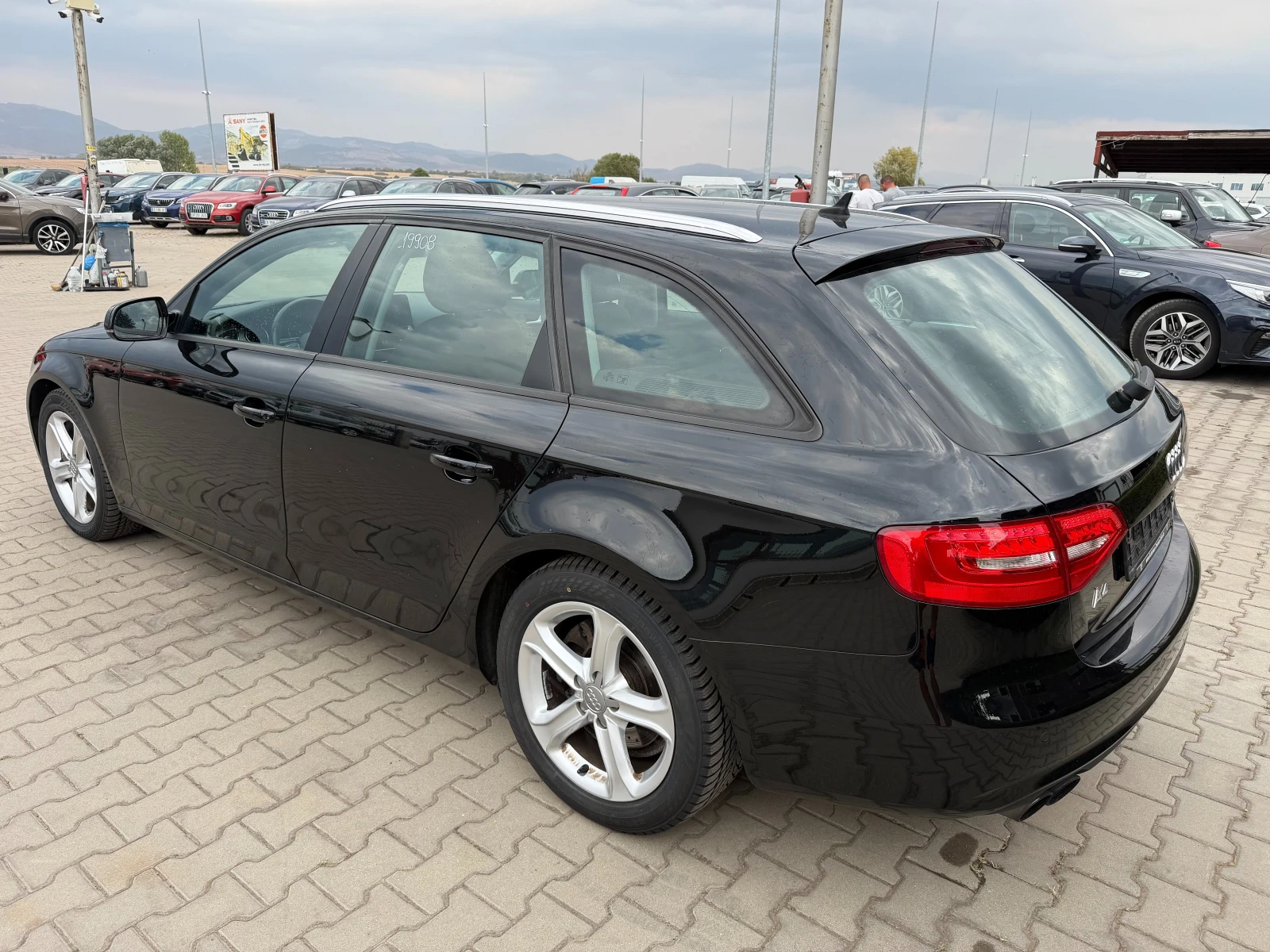 Audi A4 2.0TDI QUATTRO AVTOMAT/NAVI/KAMERA EURO 5, снимка 8 - Автомобили и джипове - 56165940