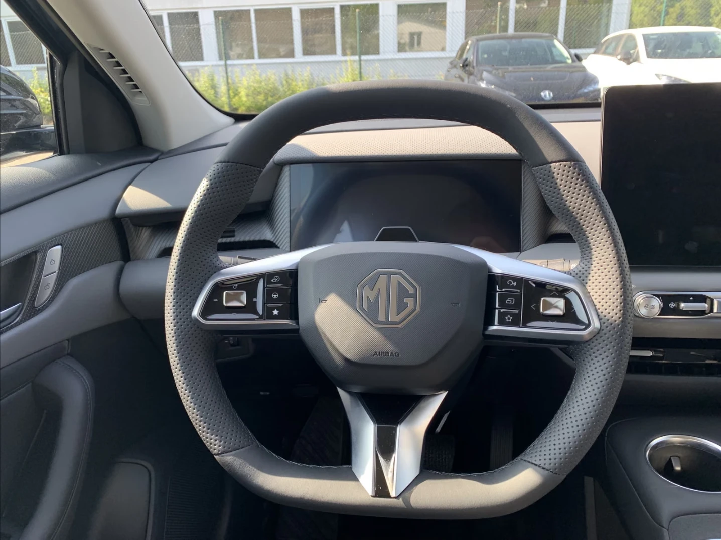 Mg S5 Luxury Long Range, снимка 7 - Автомобили и джипове - 56289416