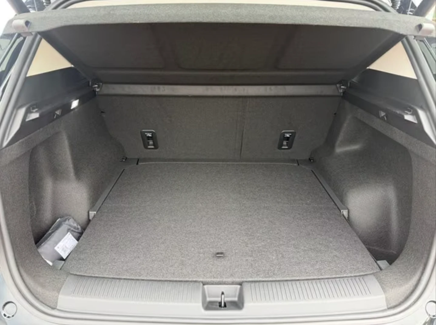 Mg S5 Luxury Long Range, снимка 12 - Автомобили и джипове - 56289416