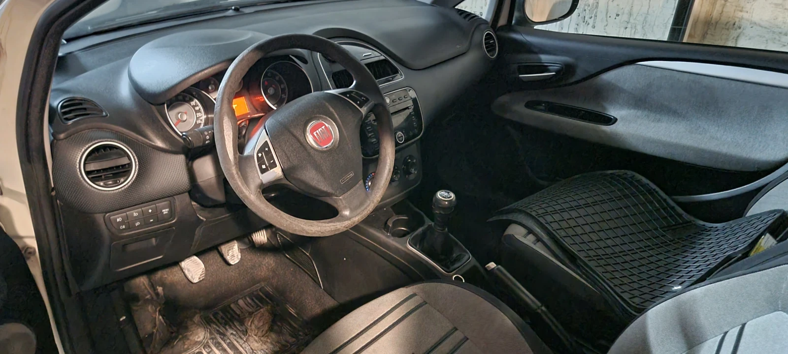 Fiat Punto 1, 3 Multijet, снимка 3 - Автомобили и джипове - 56361977