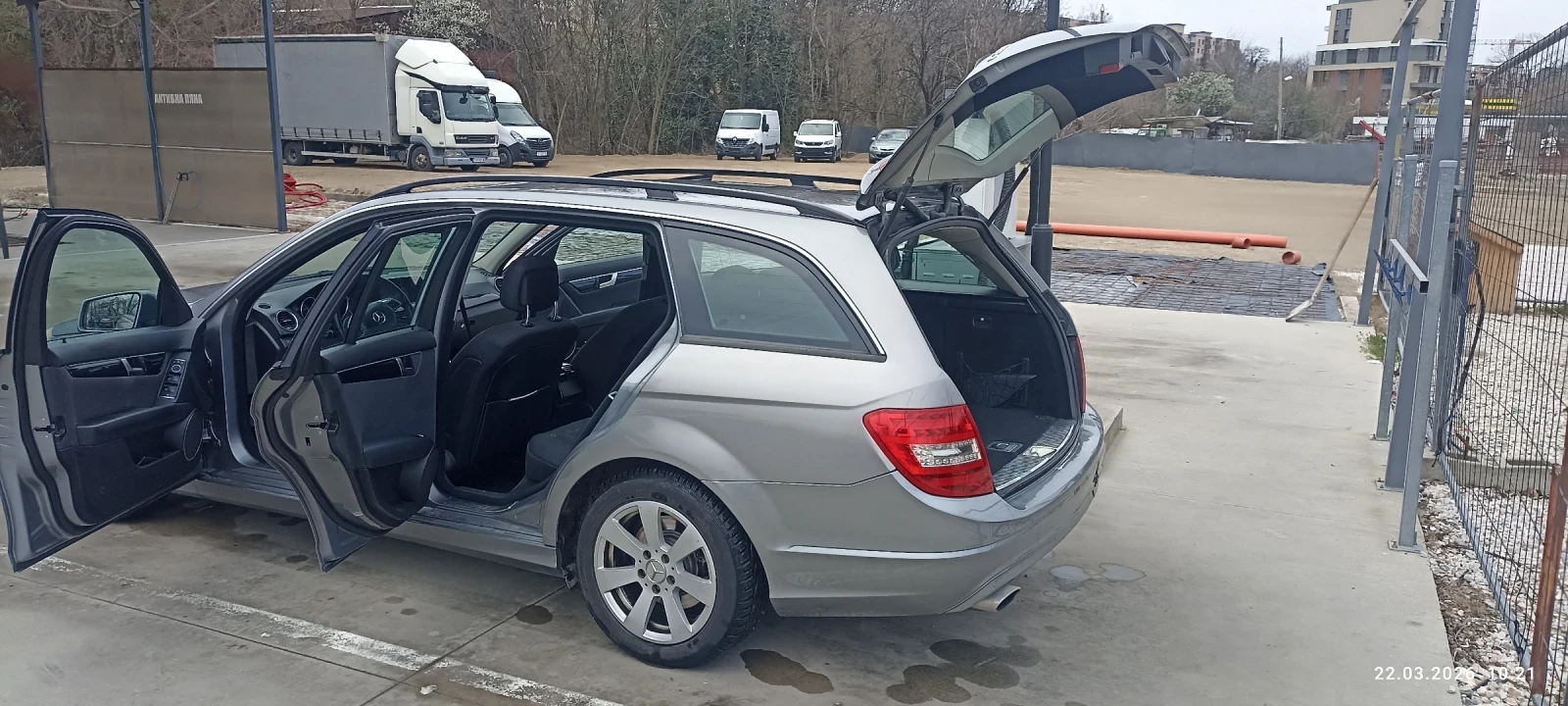 Mercedes-Benz C 220, снимка 4 - Автомобили и джипове - 56613363