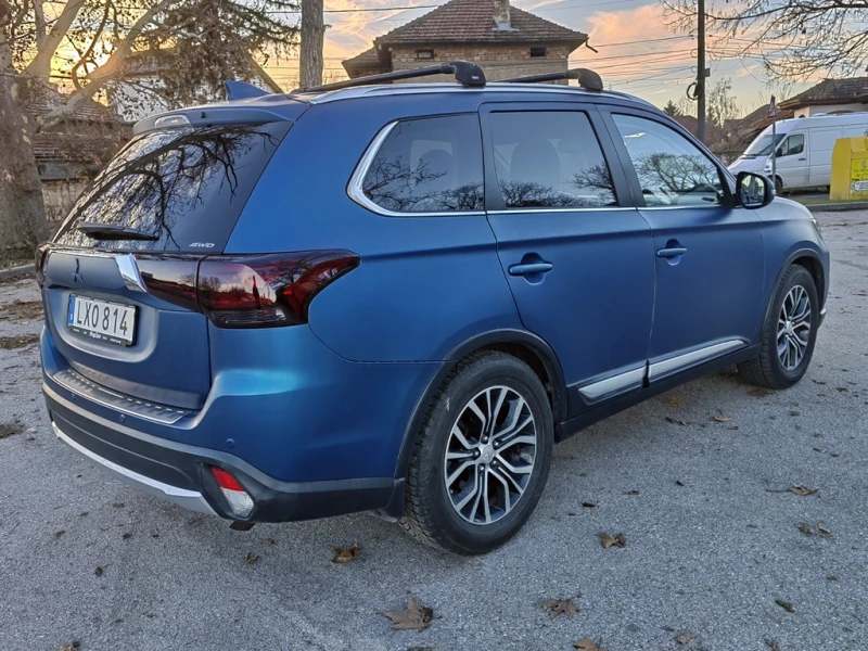 Mitsubishi Outlander 2.2D 4WD* Сервизна история* Един собств.* 7-местен, снимка 5 - Автомобили и джипове - 48534991