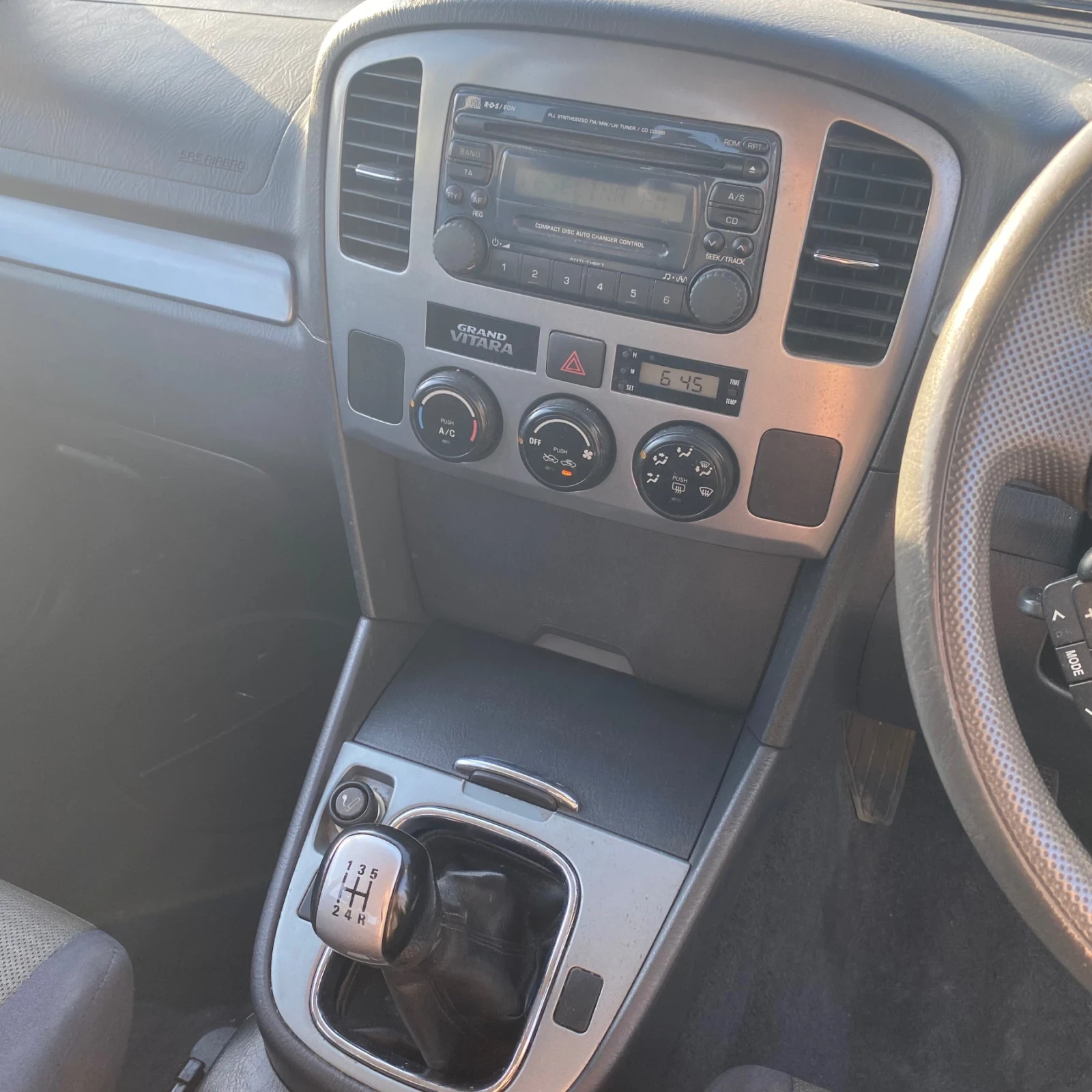 Suzuki Grand vitara 1.6 Face, снимка 8 - Автомобили и джипове - 54334340