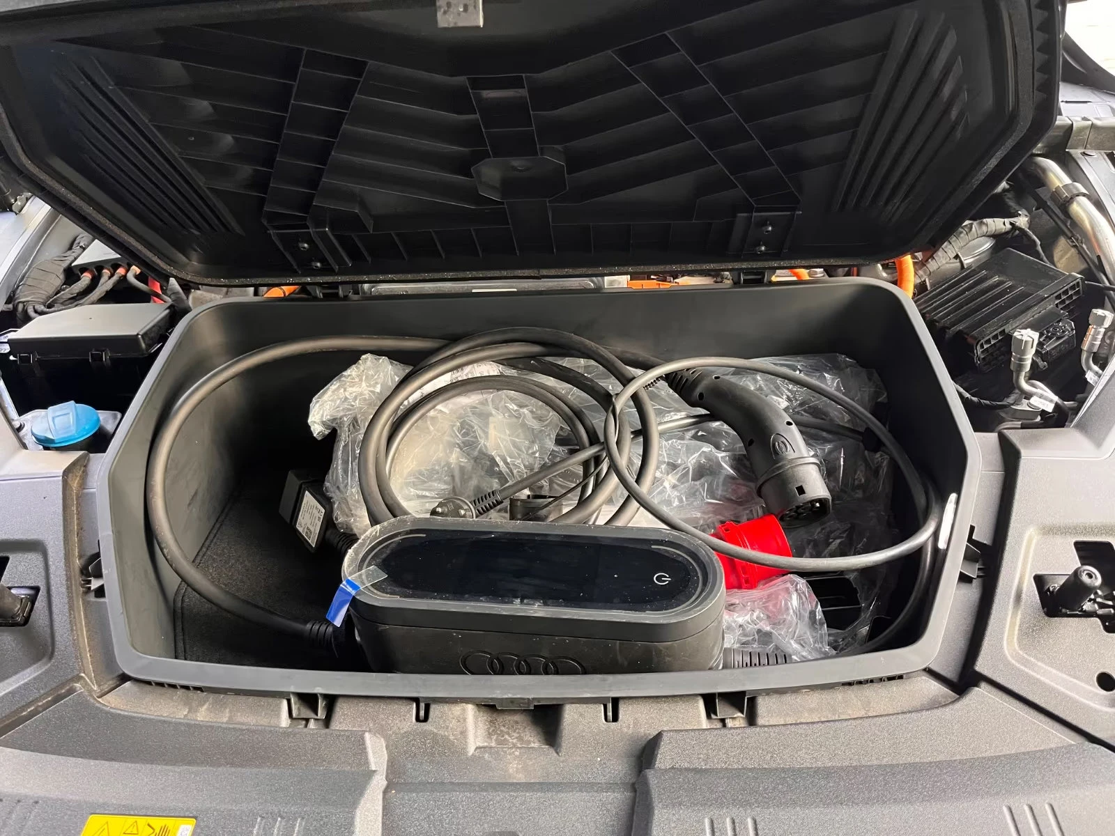 Audi Q8 50e-tron/340HP/S-LINE/MATRIX/CAM/HUD/MEMO/375q | Mobile.bg � ����������� 15