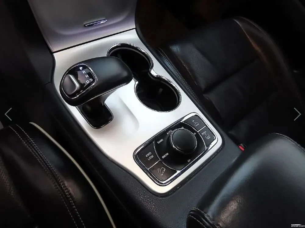 Jeep Grand cherokee 3.6 Overland, снимка 9 - Автомобили и джипове - 55077307