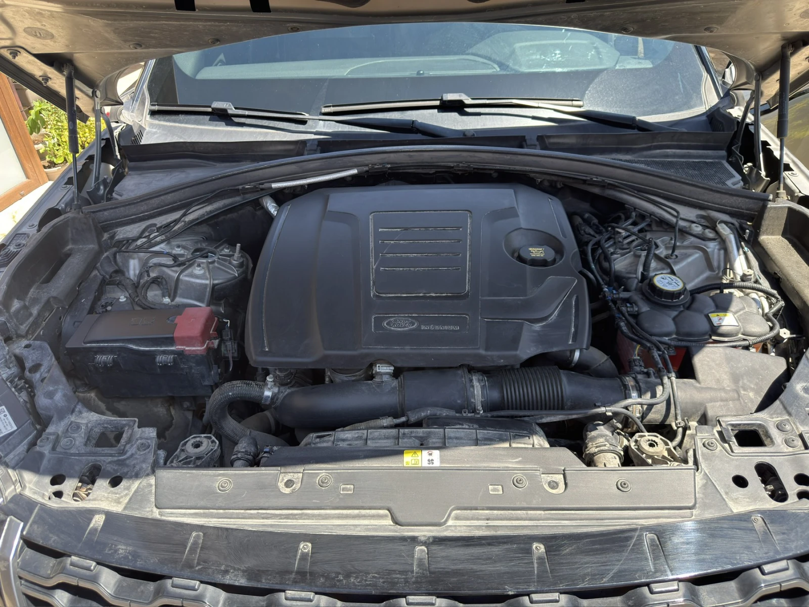 Land Rover Range Rover Velar R-DYNAMIC S 2.0 I4 300 PS, снимка 14 - Автомобили и джипове - 55462970