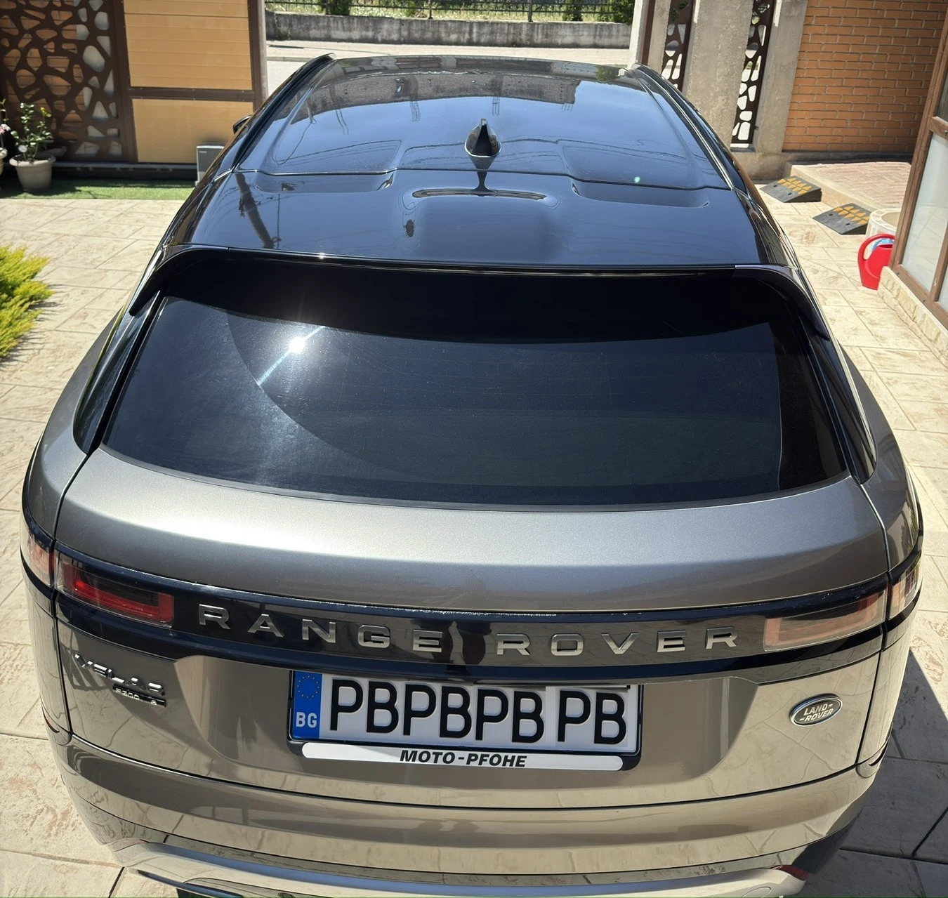 Land Rover Range Rover Velar R-DYNAMIC S 2.0 I4 300 PS, снимка 3 - Автомобили и джипове - 55462970
