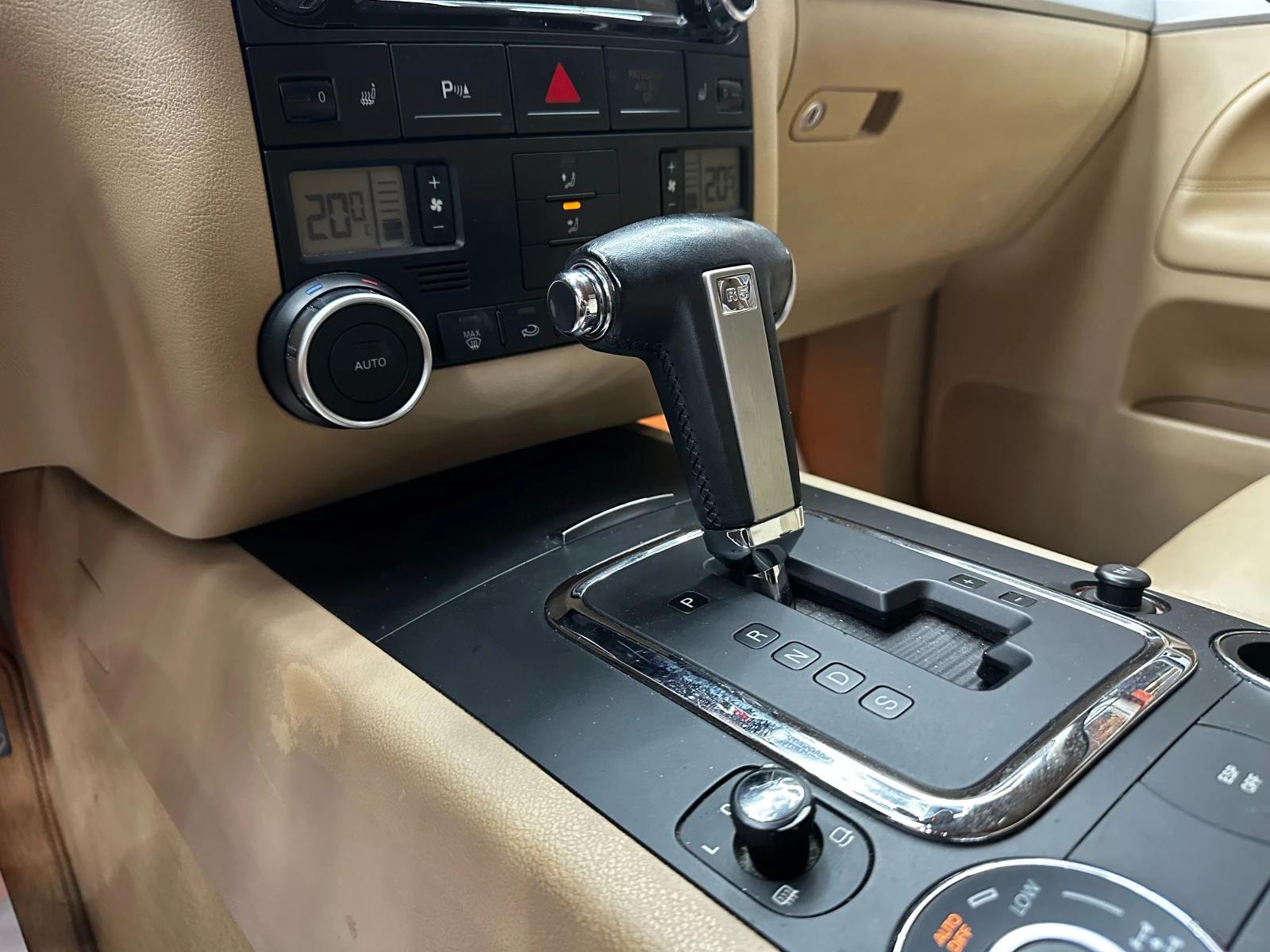 VW Touareg 2.5d 174 к.с., снимка 10 - Автомобили и джипове - 55887950