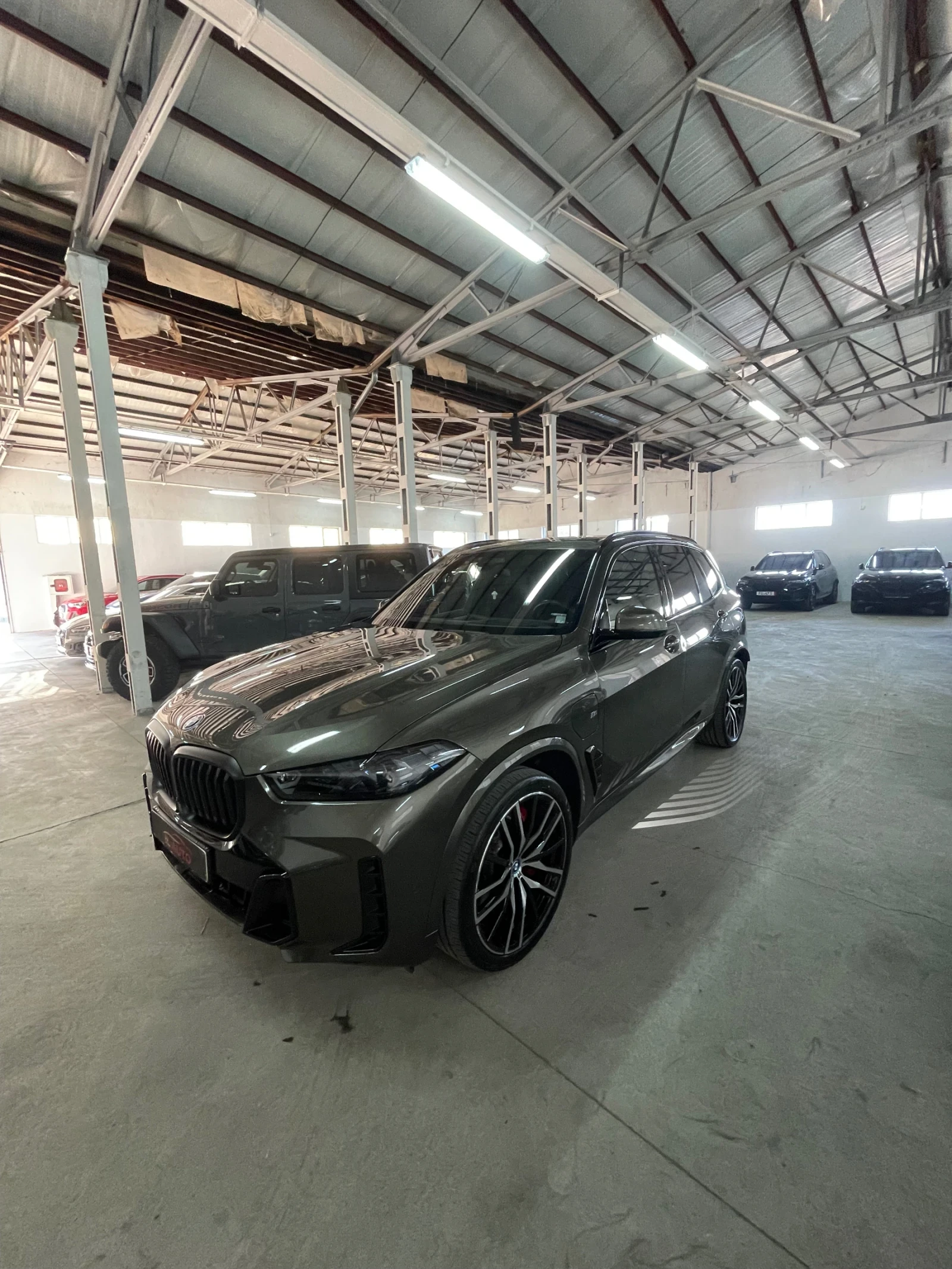 BMW X5 50Ee/Mпак/harman/kardon/обдух/вакум/подгр/панор/ФУ, снимка 2 - Автомобили и джипове - 56144414