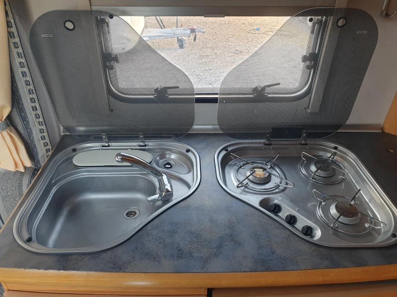 Каравана LMC 475, снимка 10 - Каравани и кемпери - 53150603