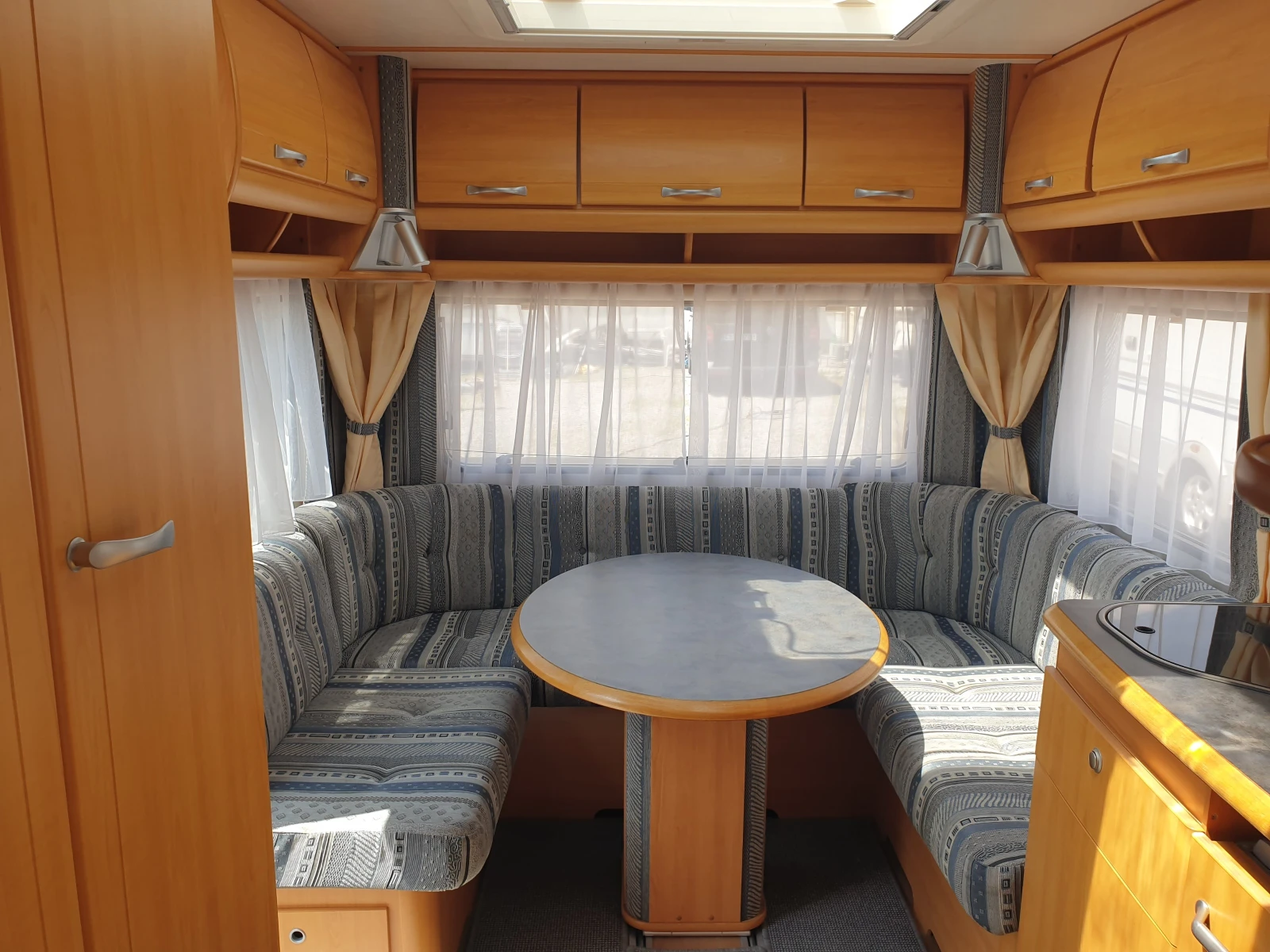 Каравана LMC 475, снимка 6 - Каравани и кемпери - 53150603