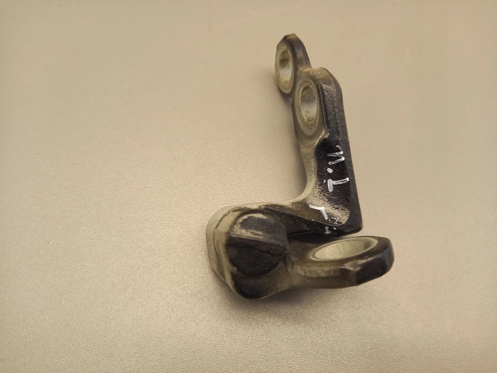 Панта врата предна лява горна Форд Фокус 1.6тдци 