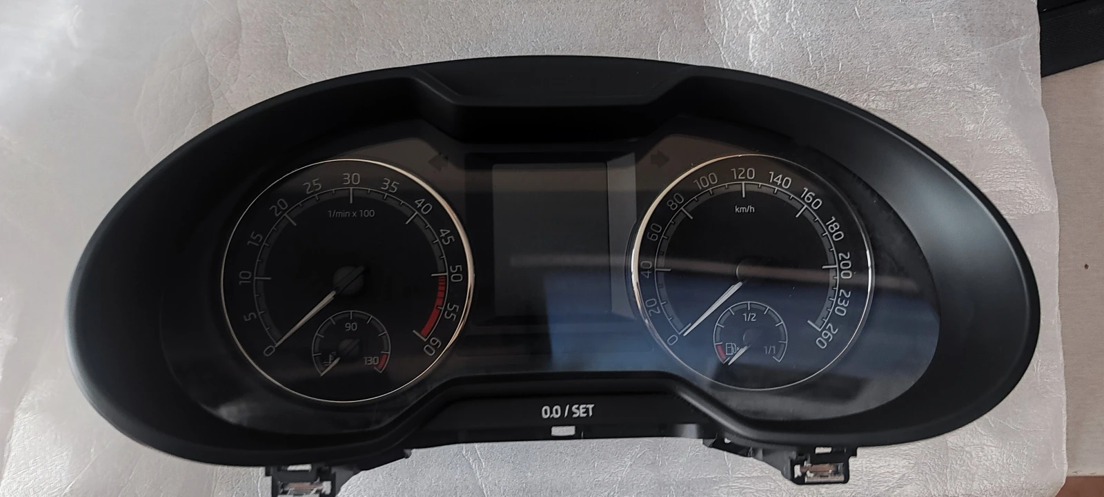 Оригинално табло (километраж) Skoda Octavia 3 - 5E0 920 781 E