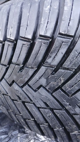 Гуми Всесезонни 235/60R18, снимка 4