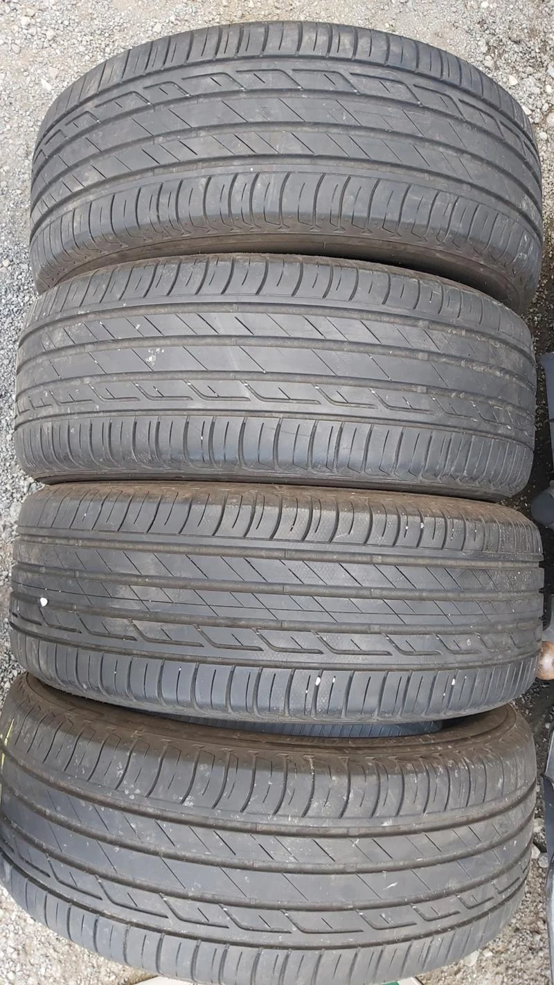 Гуми Летни 215/55R17, снимка 1 - Гуми и джанти - 29340959