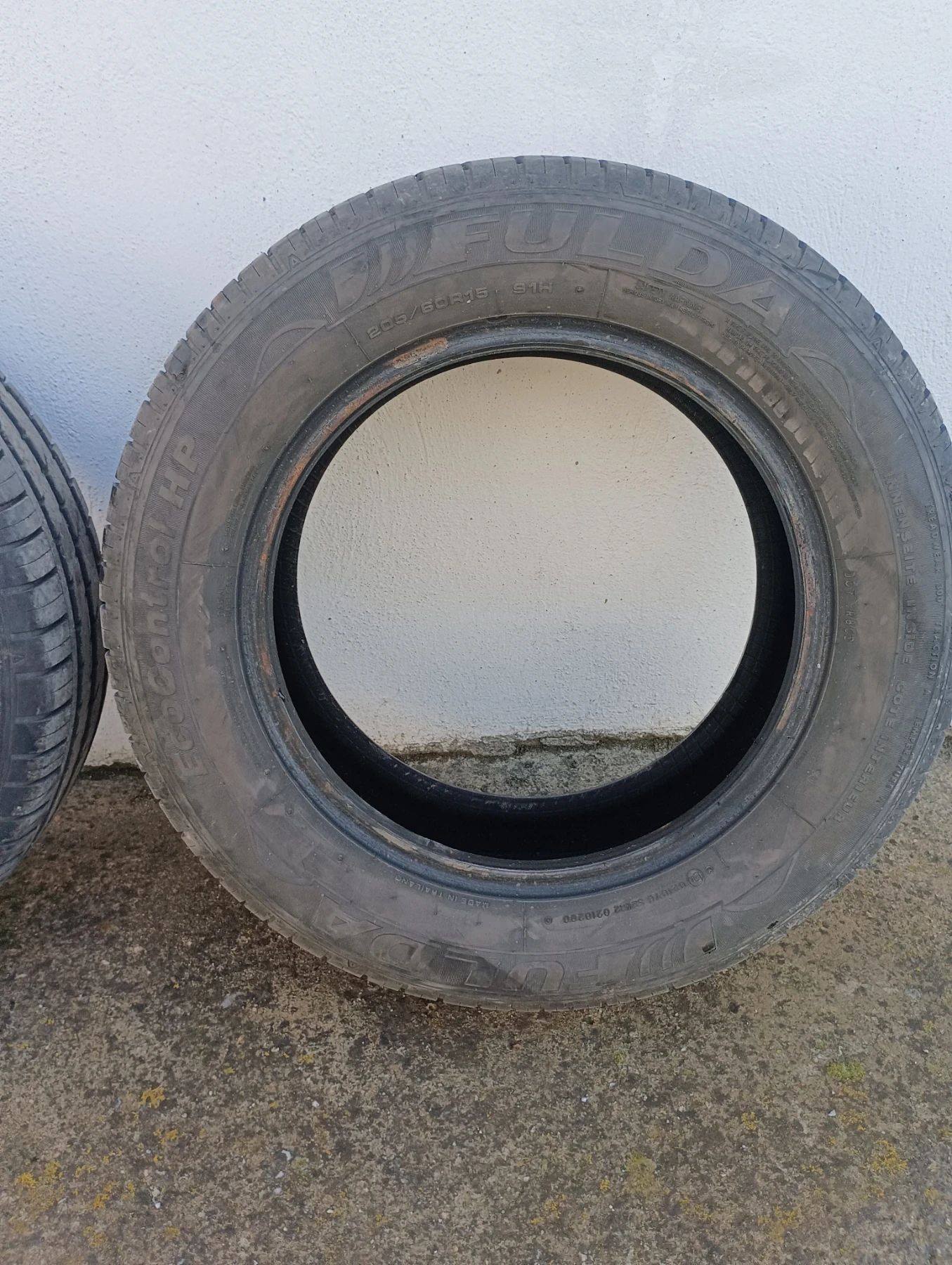 Гуми Летни 205/60R15, снимка 2 - Гуми и джанти - 54096651
