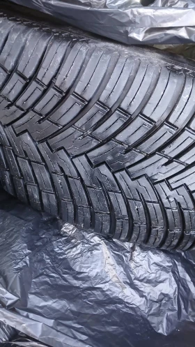 Гуми Всесезонни 235/60R18, снимка 5 - Гуми и джанти - 53082715