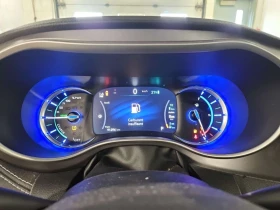 Chrysler Pacifica  TOURING L| 360 КАМЕРИ| DISTRONIC| 2 КЛЮЧА| ПАНО , снимка 10