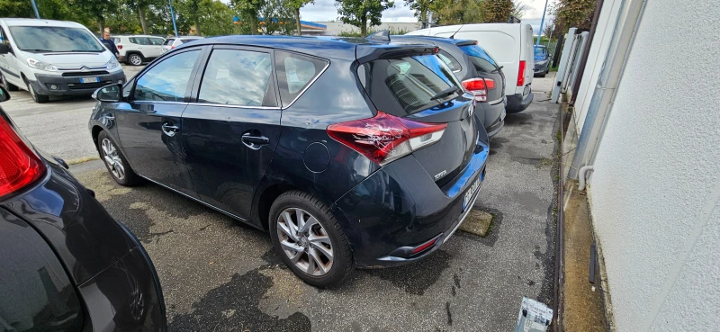 Toyota Auris 1.8 Hybrid E-CVT , снимка 5 - Автомобили и джипове - 47642529