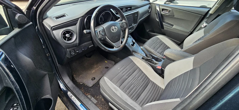 Toyota Auris 1.8 Hybrid E-CVT , снимка 8 - Автомобили и джипове - 47642529