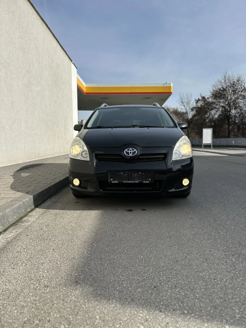 Toyota Corolla verso 2.2 , 136к.с, КЛИМАТРОНИК  , 6 скорости , снимка 3 - Автомобили и джипове - 49128788