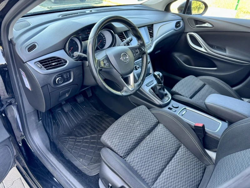 Opel Astra 1.6 CDTI , снимка 10 - Автомобили и джипове - 52638520