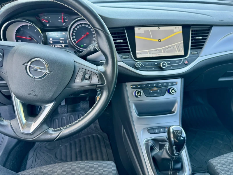 Opel Astra 1.6 CDTI , снимка 12 - Автомобили и джипове - 52638520