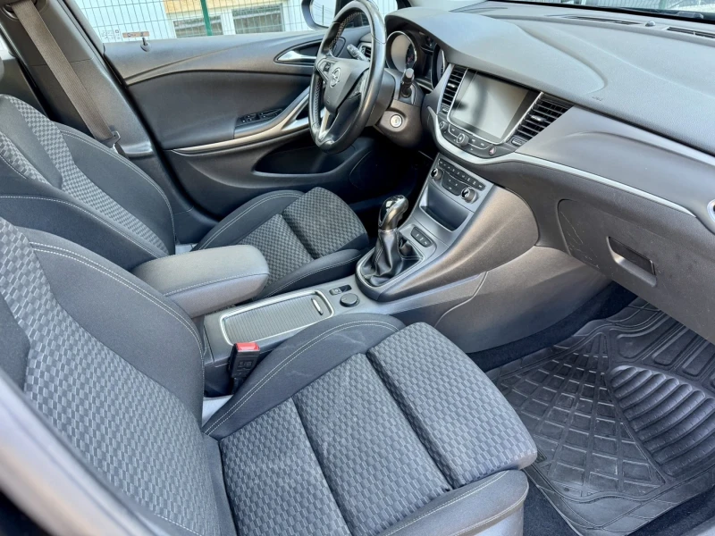 Opel Astra 1.6 CDTI , снимка 11 - Автомобили и джипове - 52638520