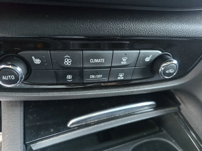 Opel Insignia, снимка 17 - Автомобили и джипове - 52858034