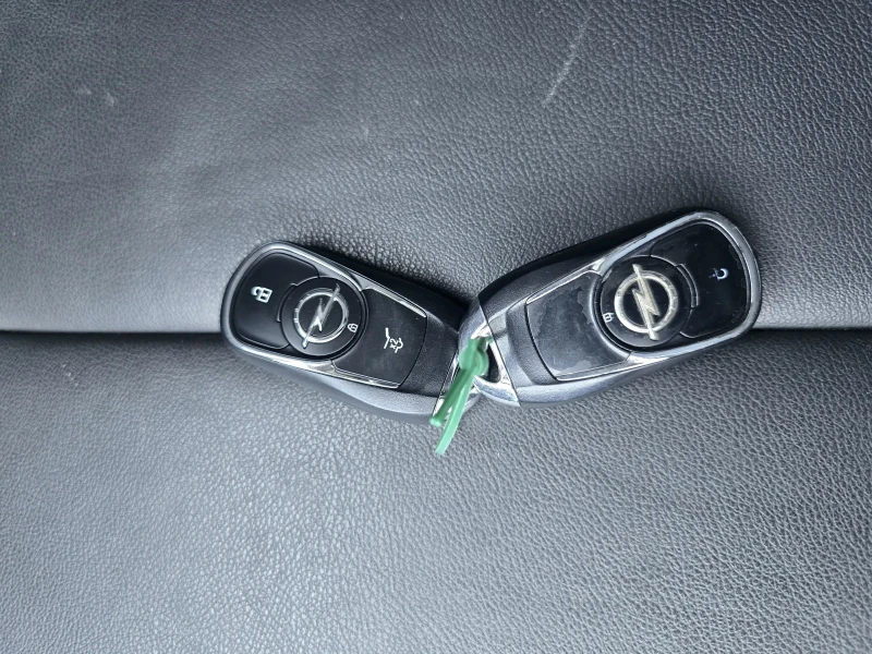 Opel Insignia, снимка 16 - Автомобили и джипове - 52858034