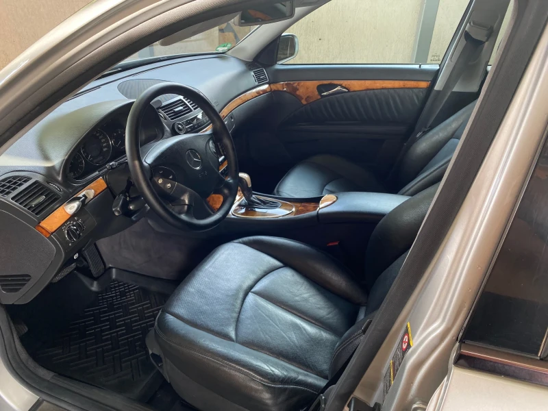 Mercedes-Benz E 220 CDI220, снимка 9 - Автомобили и джипове - 52920131