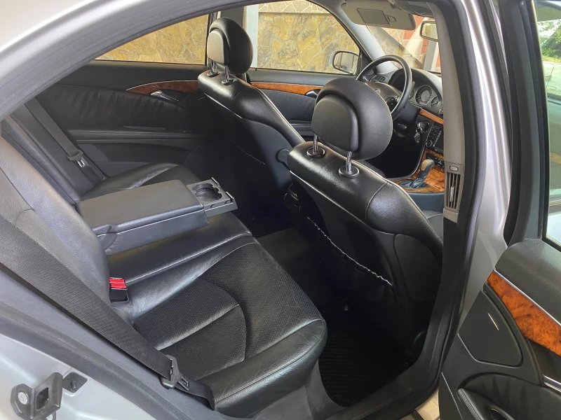 Mercedes-Benz E 220 CDI220, снимка 12 - Автомобили и джипове - 52920131