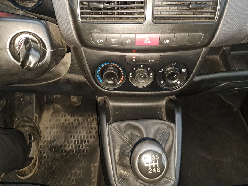 Fiat Doblo 1.4benzin/maxi/6скорости, снимка 11 - Автомобили и джипове - 53314912