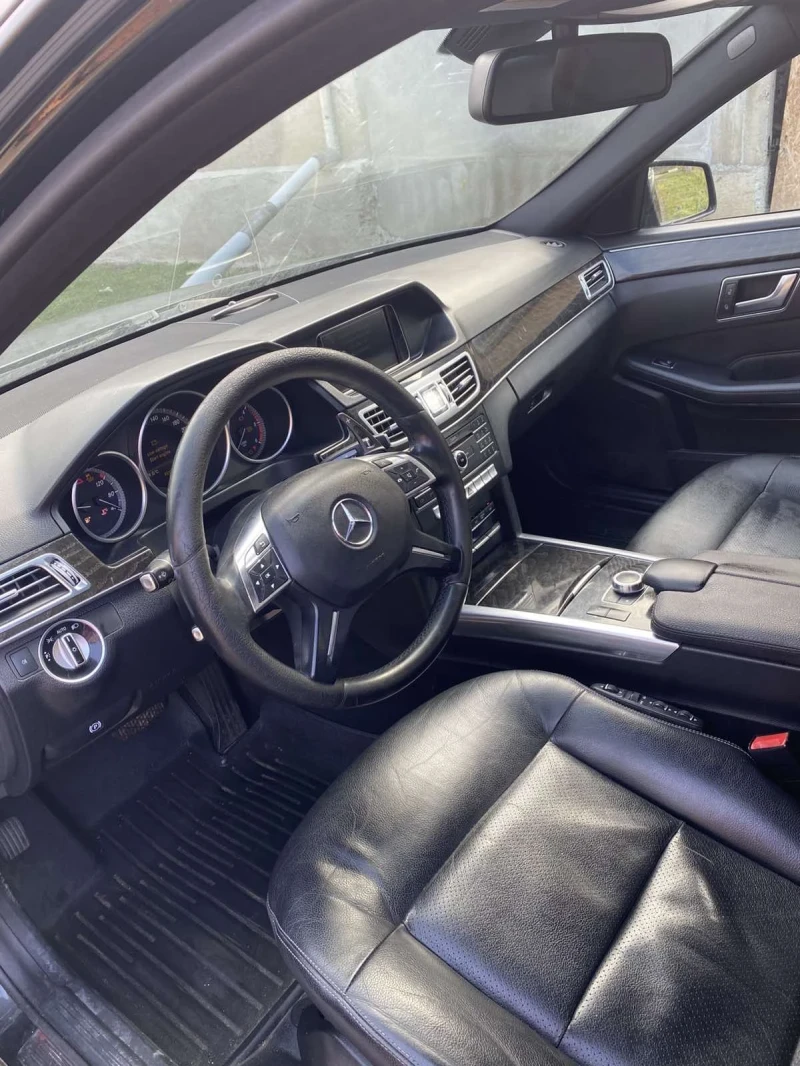 Mercedes-Benz E 200, снимка 13 - Автомобили и джипове - 53404611