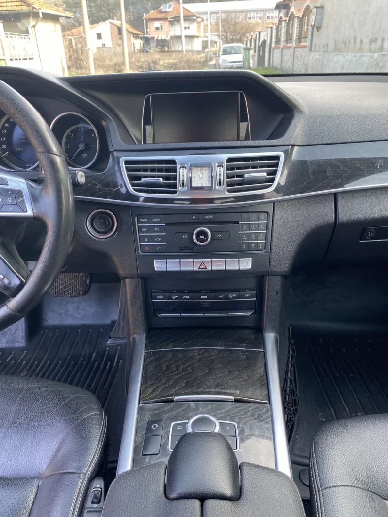 Mercedes-Benz E 200, снимка 11 - Автомобили и джипове - 53404611