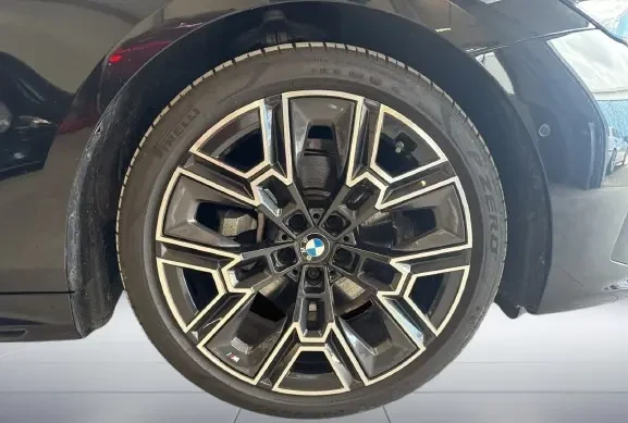 BMW 520 d xDrive = M-Sport = Shadow Line Гаранция, снимка 4 - Автомобили и джипове - 54855297