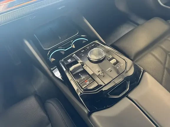 BMW 520 d xDrive = M-Sport = Shadow Line Гаранция, снимка 7 - Автомобили и джипове - 54855297