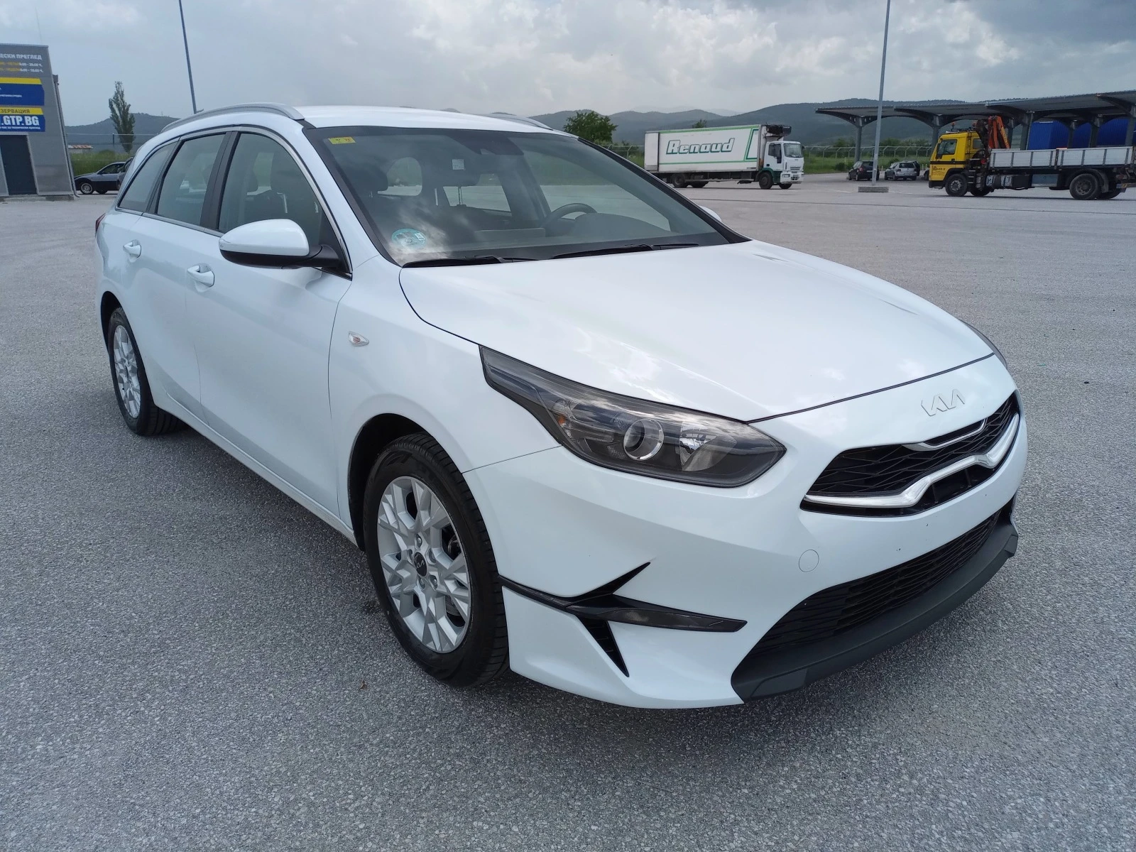 Kia Ceed 1.0 TGDI EURO6 КАТО НОВА - изображение 4