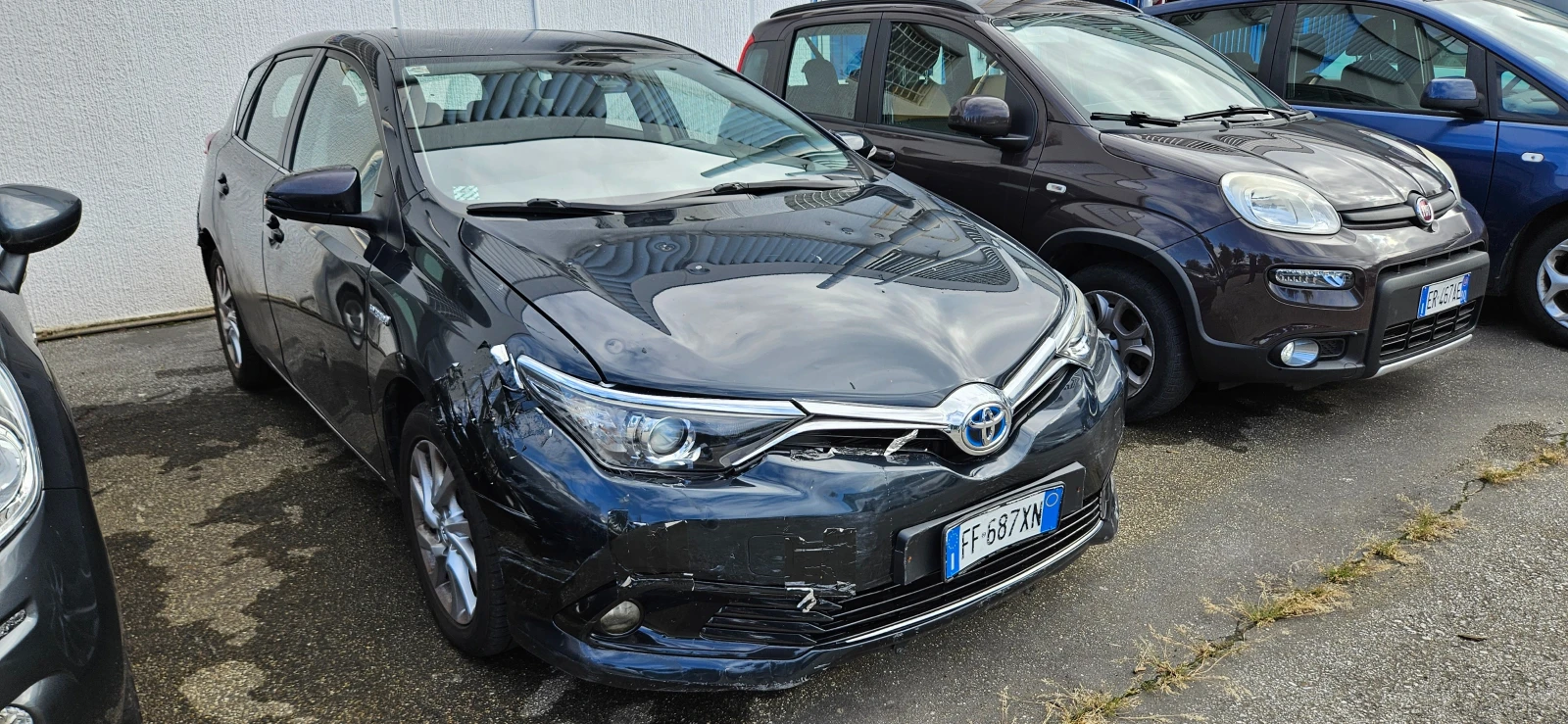 Toyota Auris 1.8 Hybrid E-CVT  - изображение 2