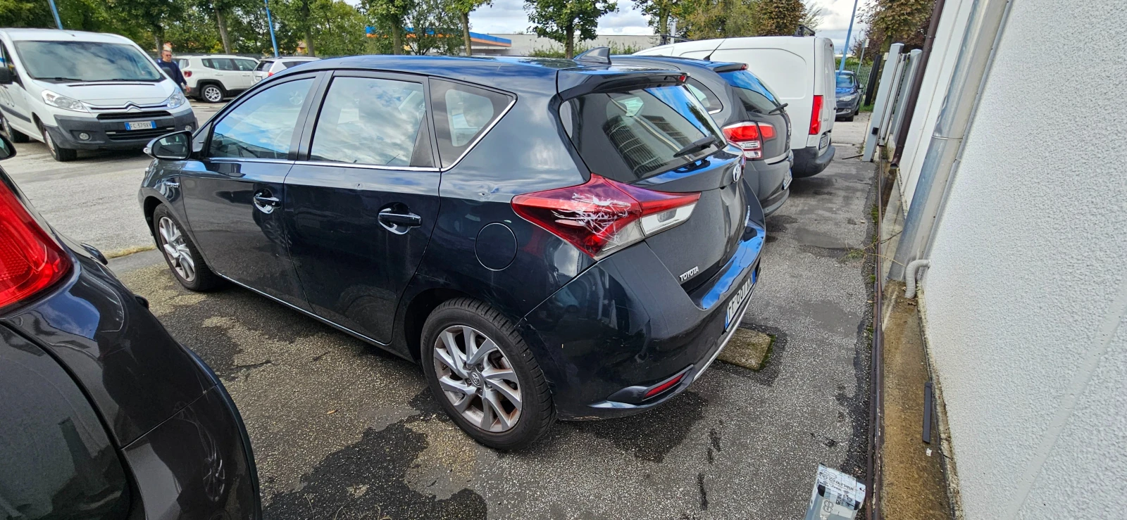 Toyota Auris 1.8 Hybrid E-CVT  - изображение 5