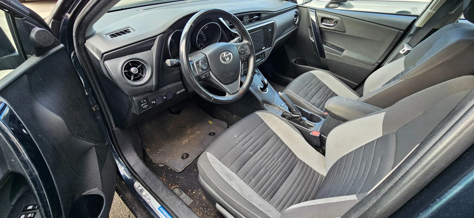 Toyota Auris 1.8 Hybrid E-CVT  - изображение 8