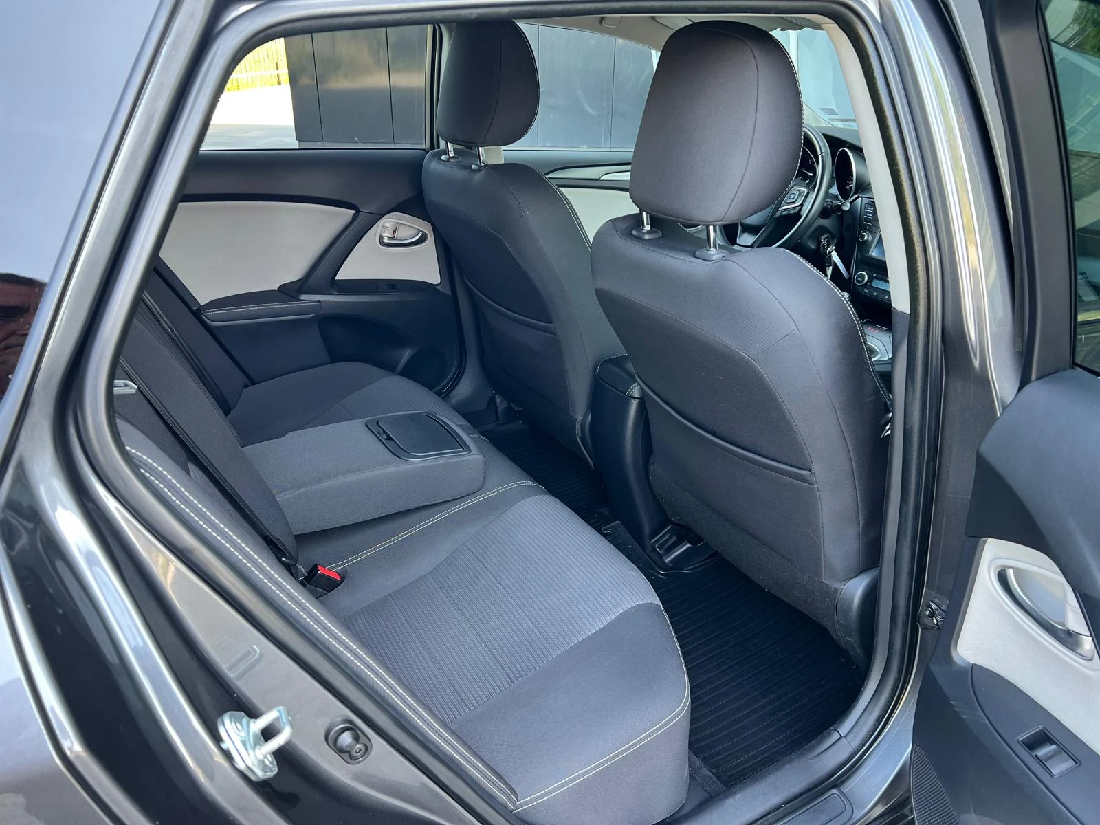 Toyota Avensis ПЪЛНА СЕРВИЗНА ИСТОРИЯ Обслужен в Тойота ПЕРФЕКТЕН - изображение 9