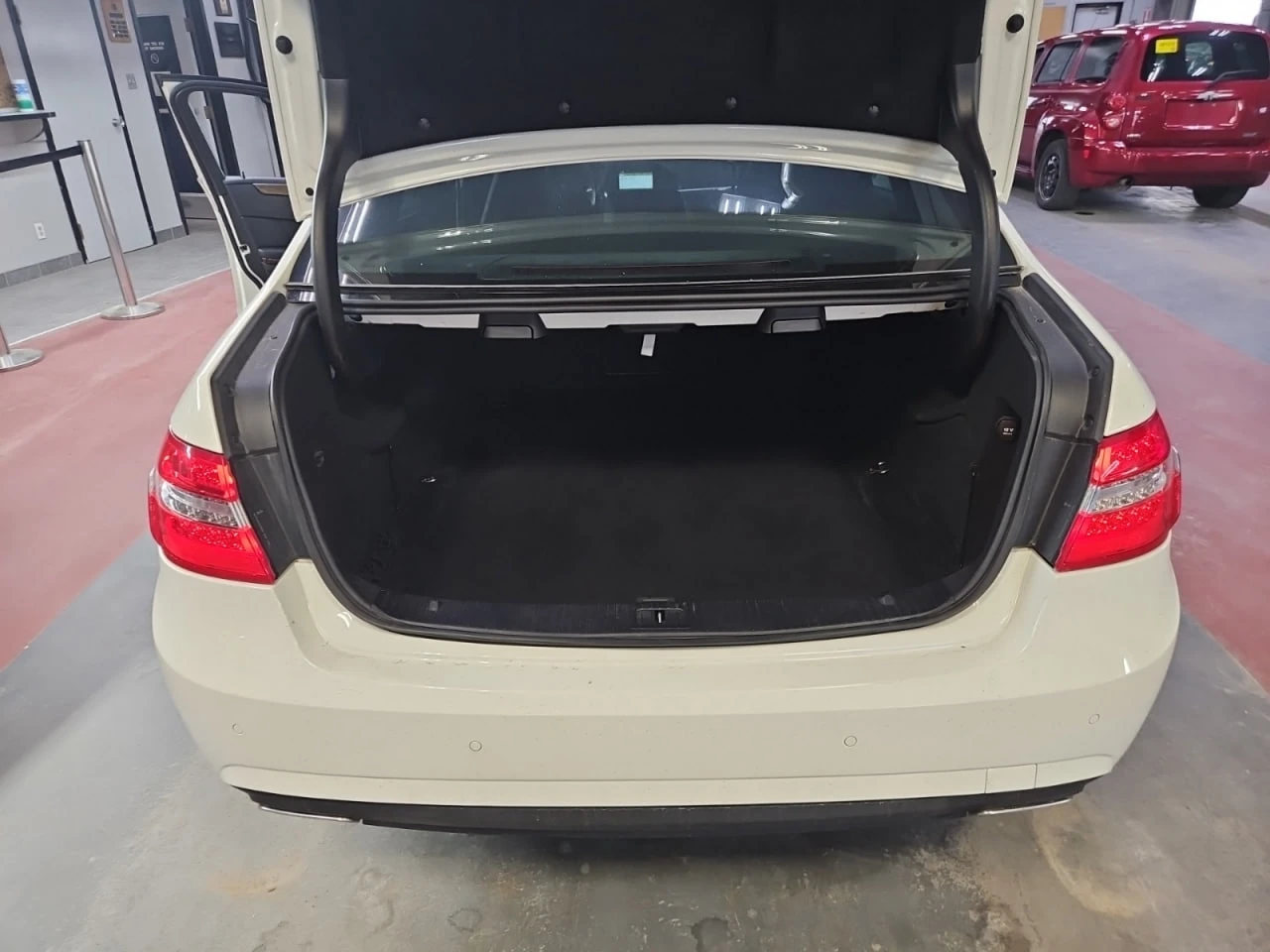 Mercedes-Benz E 350 * CARFAX * АВТО КРЕДИТ * ЦЕНА ДО БГ! - изображение 10