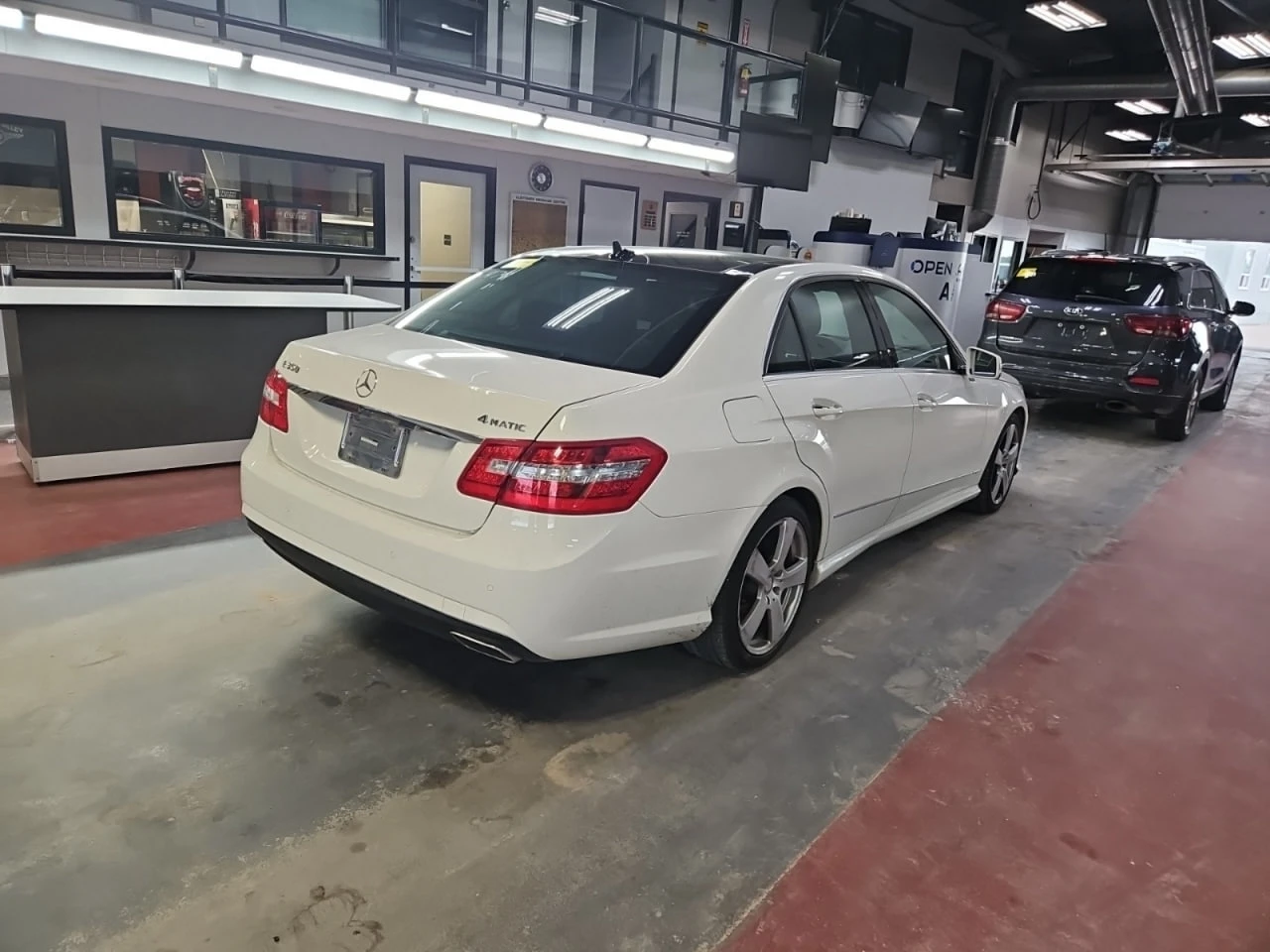 Mercedes-Benz E 350 * CARFAX * АВТО КРЕДИТ * ЦЕНА ДО БГ! - изображение 4