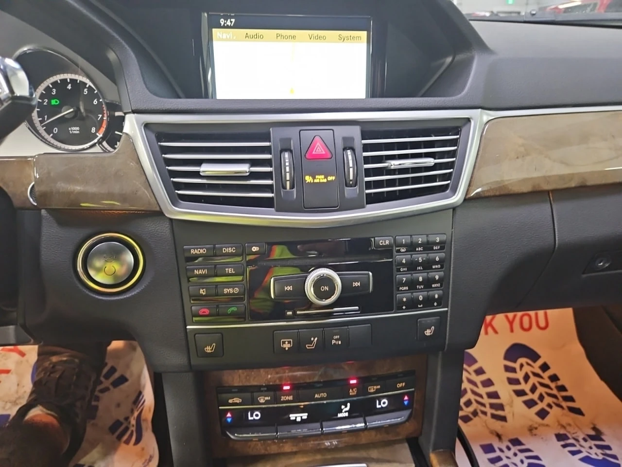 Mercedes-Benz E 350 * CARFAX * АВТО КРЕДИТ * ЦЕНА ДО БГ! - изображение 8