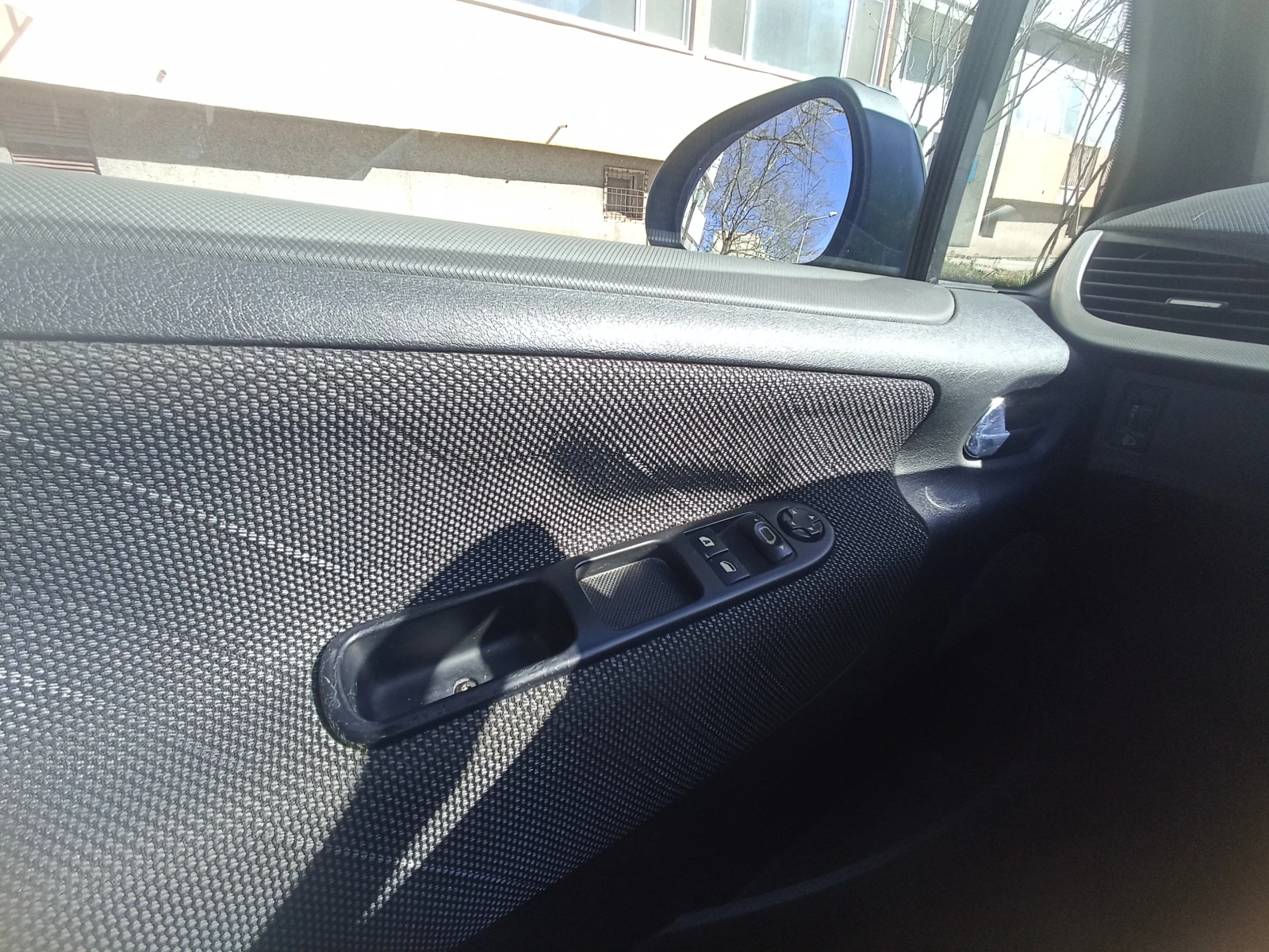 Peugeot 207, снимка 12 - Автомобили и джипове - 53802776