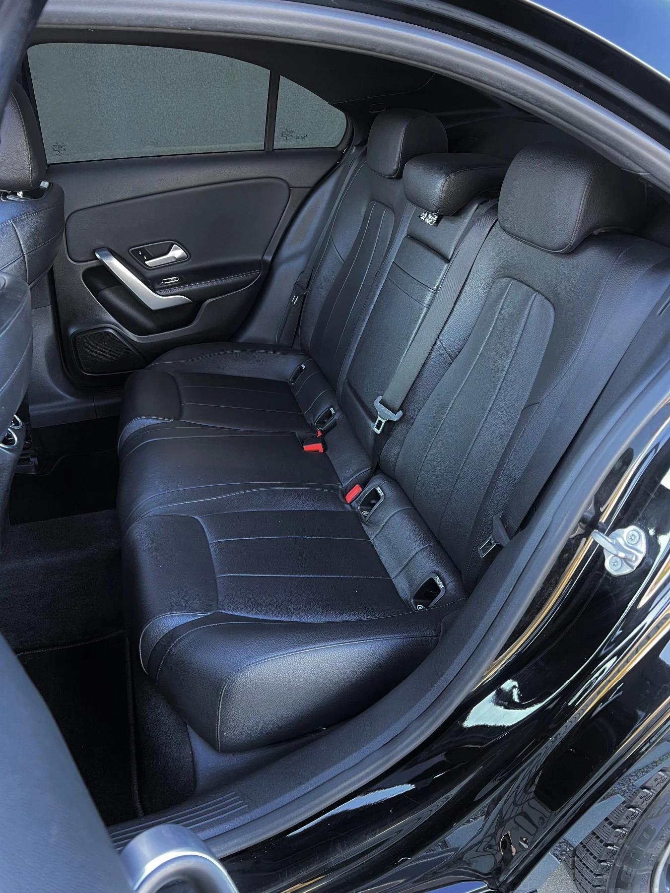 Mercedes-Benz A 220 Седан, снимка 14 - Автомобили и джипове - 53980931