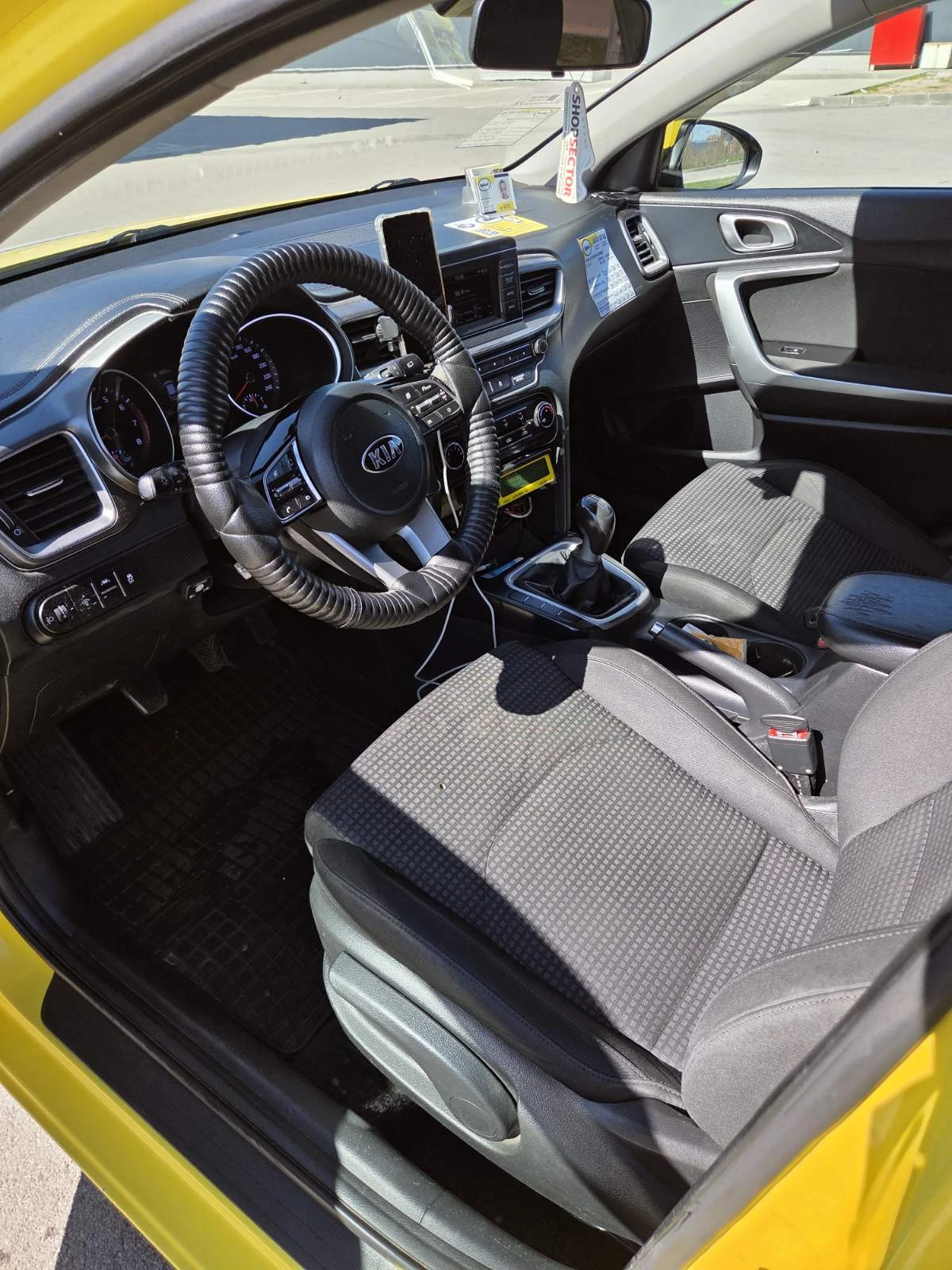 Kia Ceed 1.5, снимка 7 - Автомобили и джипове - 54111677