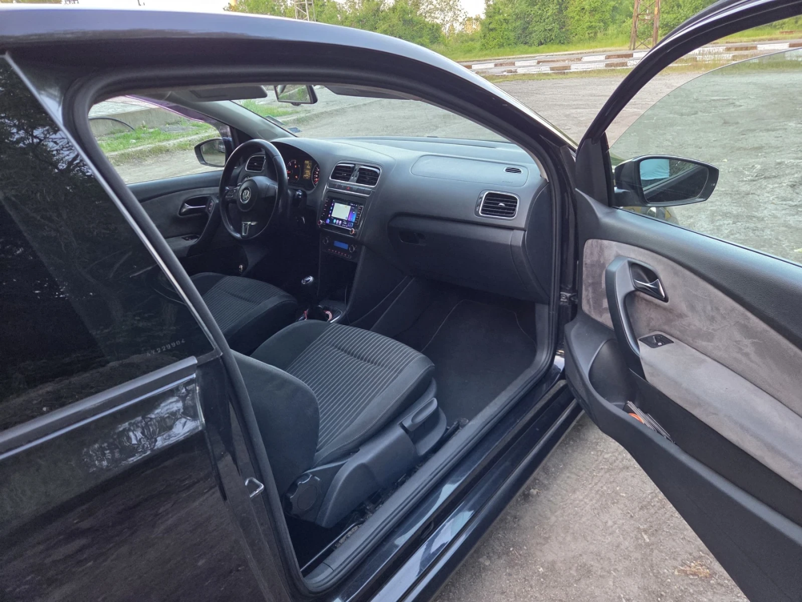 VW Polo 1.6 TDI 75HP, снимка 12 - Автомобили и джипове - 54725333
