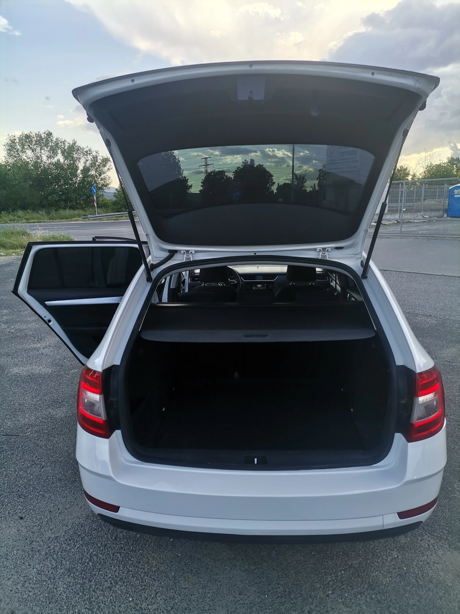 Skoda Octavia 2.0tdi, снимка 12 - Автомобили и джипове - 54861321